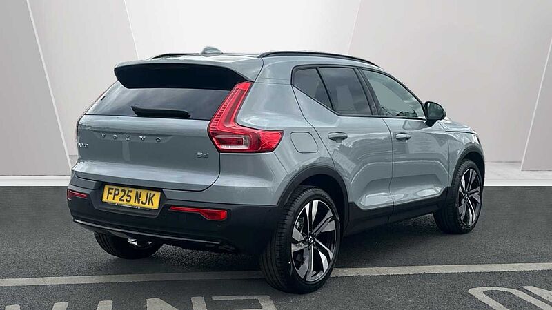 Volvo XC40 Ultra, B4 Mild hybrid, Petrol, Dark