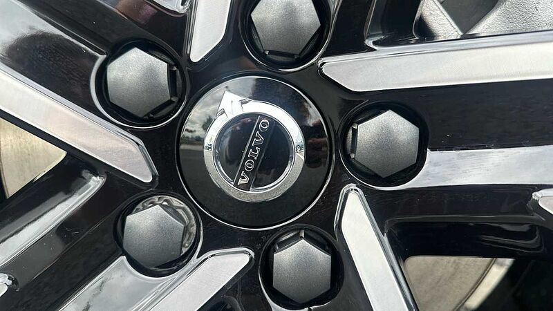 Volvo XC40 Ultra, B4 Mild hybrid, Petrol, Dark