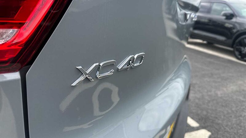 Volvo XC40 Ultra, B4 Mild hybrid, Petrol, Dark