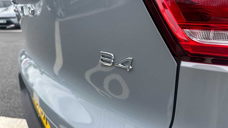 Volvo XC40 Ultra, B4 Mild hybrid, Petrol, Dark