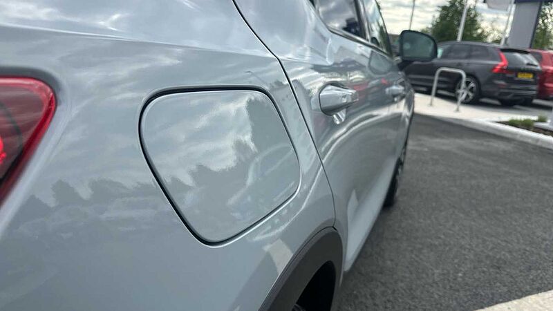 Volvo XC40 Ultra, B4 Mild hybrid, Petrol, Dark