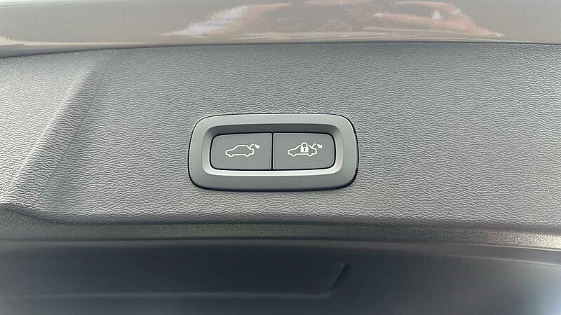 Volvo XC40 Ultra, B4 Mild hybrid, Petrol, Dark