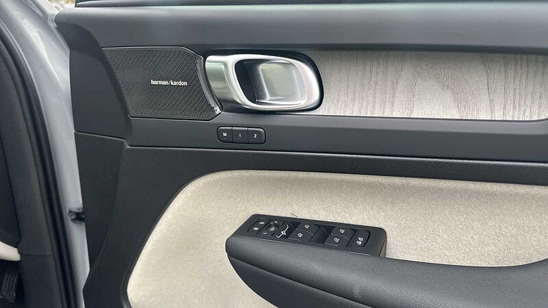 Volvo XC40 Ultra, B4 Mild hybrid, Petrol, Dark