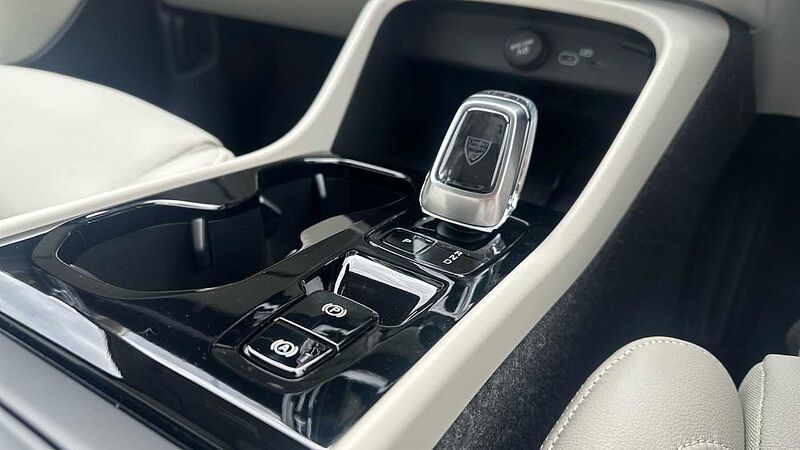 Volvo XC40 Ultra, B4 Mild hybrid, Petrol, Dark