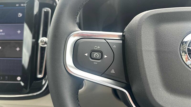 Volvo XC40 Ultra, B4 Mild hybrid, Petrol, Dark