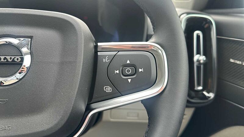 Volvo XC40 Ultra, B4 Mild hybrid, Petrol, Dark