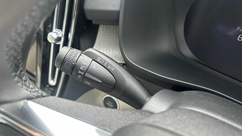 Volvo XC40 Ultra, B4 Mild hybrid, Petrol, Dark