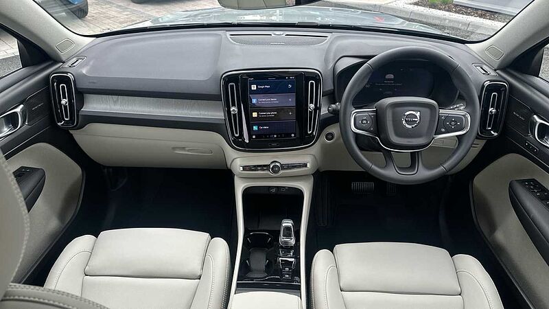 Volvo XC40 Ultra, B4 Mild hybrid, Petrol, Dark