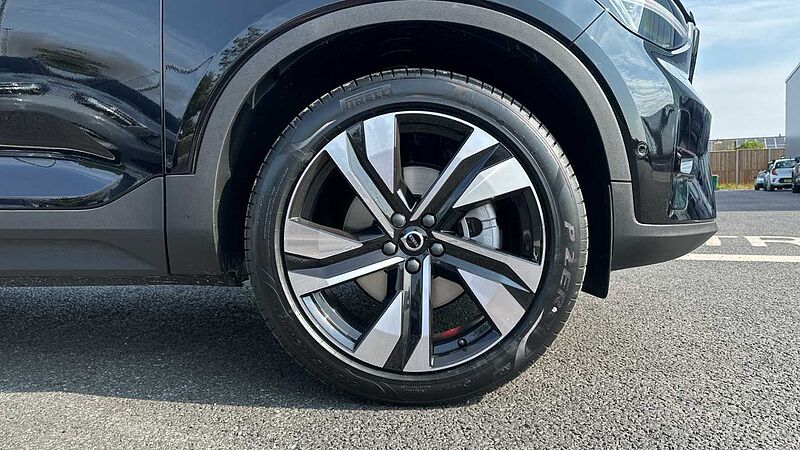 Volvo XC40 Ultra, B4 Mild hybrid, Petrol, Dark ( Apple CarPlay , 360* Camera )