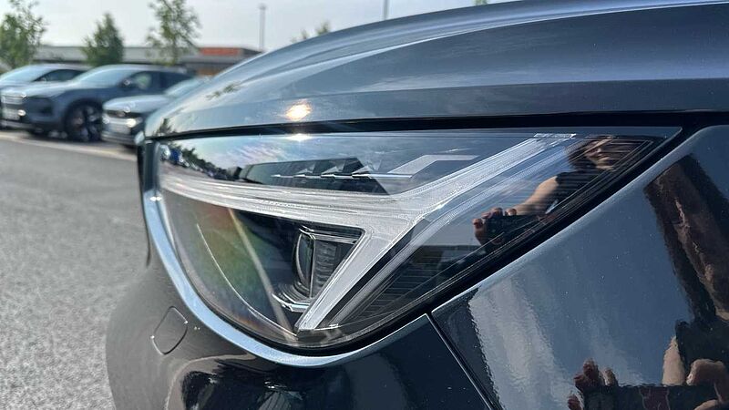 Volvo XC40 Ultra, B4 Mild hybrid, Petrol, Dark ( Apple CarPlay , 360* Camera )