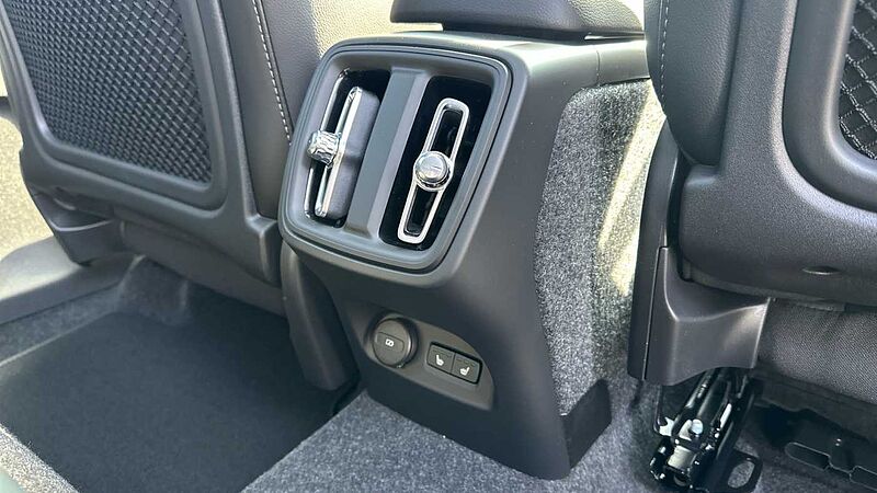 Volvo XC40 Ultra, B4 Mild hybrid, Petrol, Dark ( Apple CarPlay , 360* Camera )