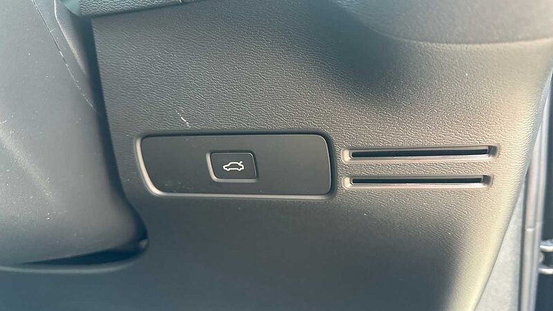 Volvo XC40 Ultra, B4 Mild hybrid, Petrol, Dark ( Apple CarPlay , 360* Camera )