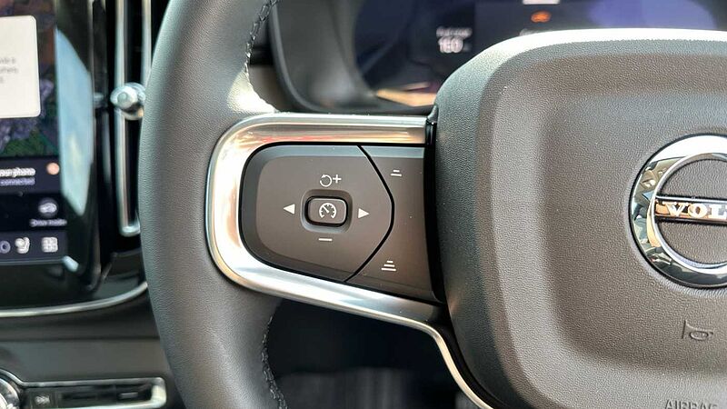 Volvo XC40 Ultra, B4 Mild hybrid, Petrol, Dark ( Apple CarPlay , 360* Camera )