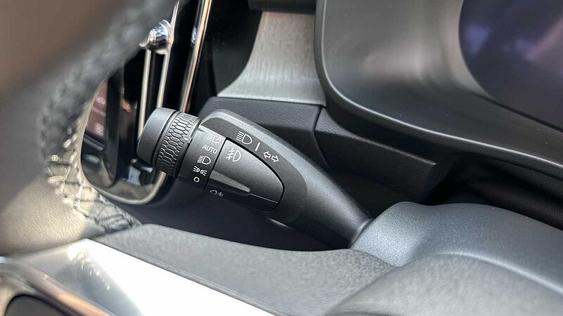 Volvo XC40 Ultra, B4 Mild hybrid, Petrol, Dark ( Apple CarPlay , 360* Camera )