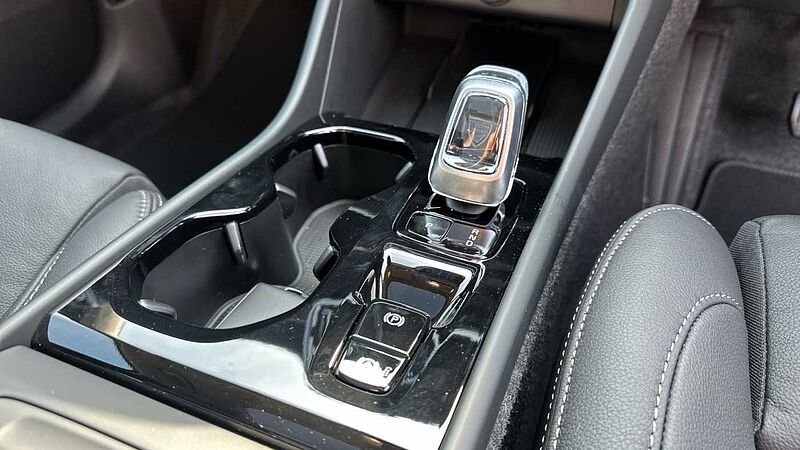Volvo XC40 Ultra, B4 Mild hybrid, Petrol, Dark ( Apple CarPlay , 360* Camera )
