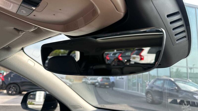 Volvo XC40 Ultra, B4 Mild hybrid, Petrol, Dark ( Apple CarPlay , 360* Camera )