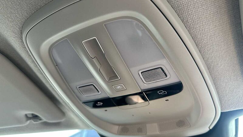 Volvo XC40 Ultra, B4 Mild hybrid, Petrol, Dark ( Apple CarPlay , 360* Camera )