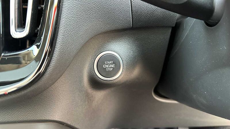 Volvo XC40 Ultra, B4 Mild hybrid, Petrol, Dark ( Apple CarPlay , 360* Camera )