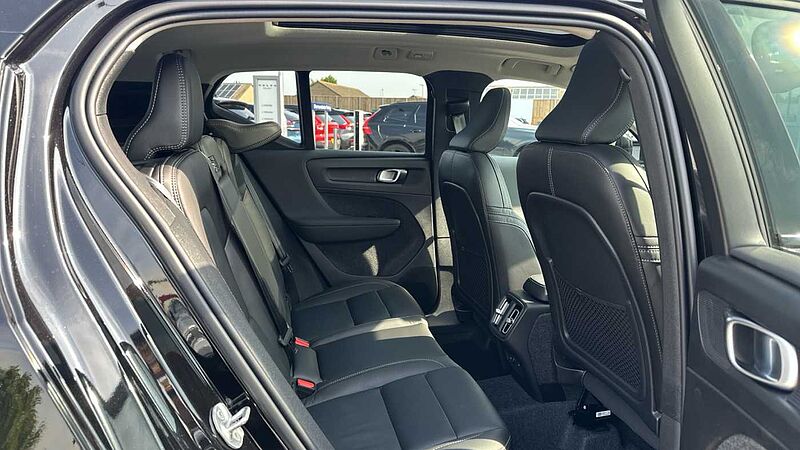 Volvo XC40 Ultra, B4 Mild hybrid, Petrol, Dark ( Apple CarPlay , 360* Camera )