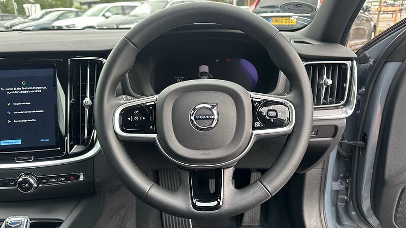 Volvo S60 Plus, B5 mild hybrid, Petrol, Dark (Rear Camera , Apple CarPlay)