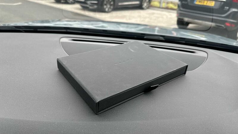 Volvo S60 Plus, B5 mild hybrid, Petrol, Dark (Rear Camera , Apple CarPlay)