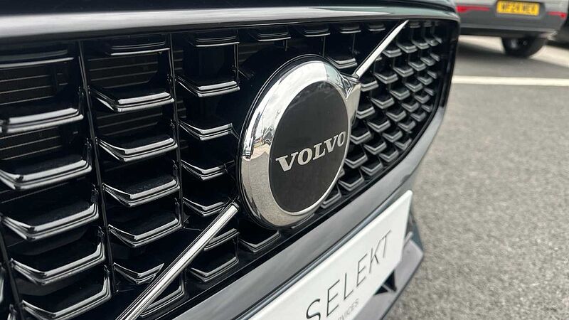 Volvo S60 Plus, B5 mild hybrid, Petrol, Dark (Rear Camera , Apple CarPlay)