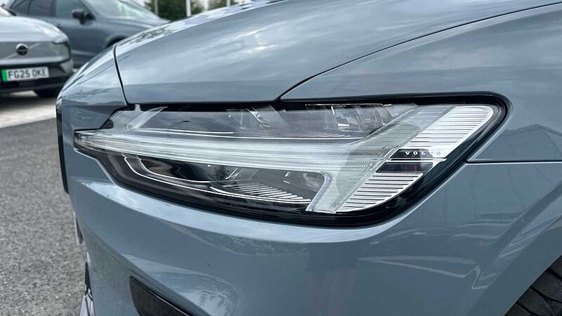 Volvo S60 Plus, B5 mild hybrid, Petrol, Dark (Rear Camera , Apple CarPlay)