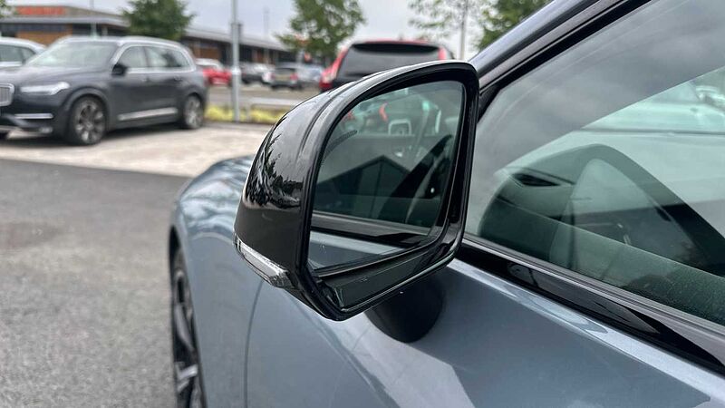 Volvo S60 Plus, B5 mild hybrid, Petrol, Dark (Rear Camera , Apple CarPlay)