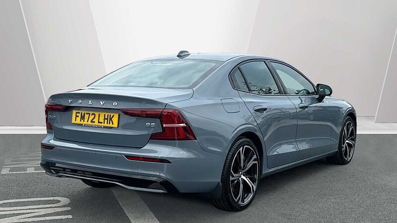 Volvo S60 Plus, B5 mild hybrid, Petrol, Dark (Rear Camera , Apple CarPlay)