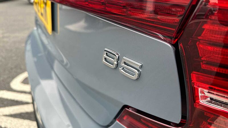 Volvo S60 Plus, B5 mild hybrid, Petrol, Dark (Rear Camera , Apple CarPlay)