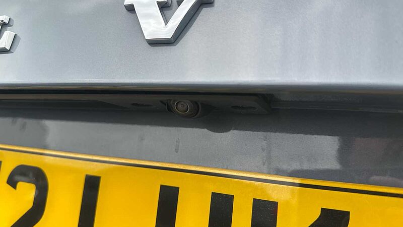 Volvo S60 Plus, B5 mild hybrid, Petrol, Dark (Rear Camera , Apple CarPlay)