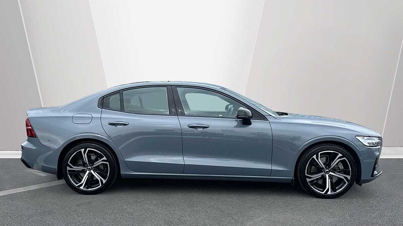 Volvo S60 Plus, B5 mild hybrid, Petrol, Dark (Rear Camera , Apple CarPlay)