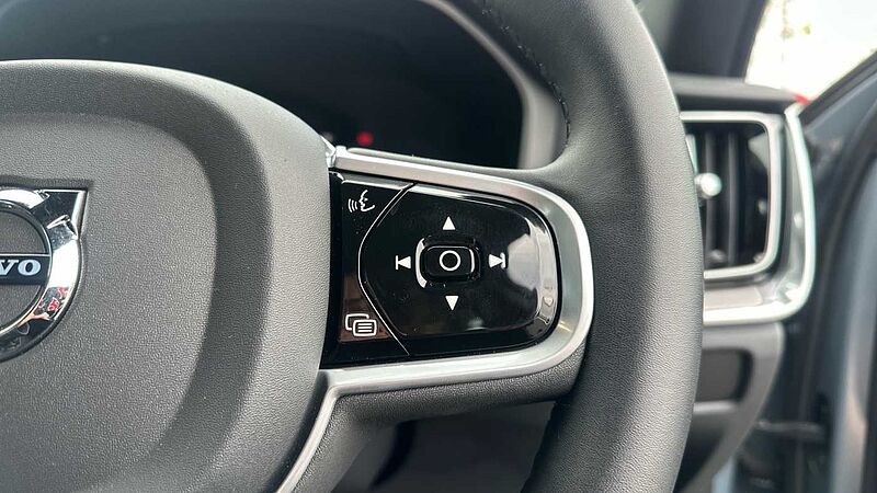 Volvo S60 Plus, B5 mild hybrid, Petrol, Dark (Rear Camera , Apple CarPlay)