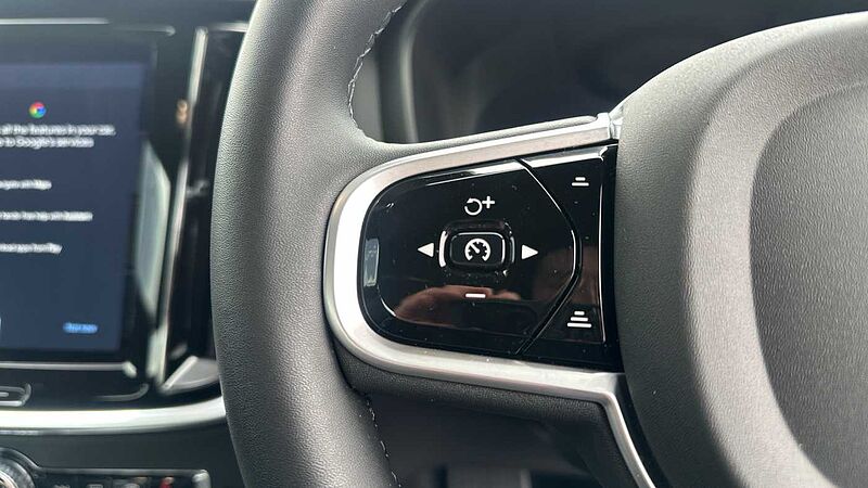 Volvo S60 Plus, B5 mild hybrid, Petrol, Dark (Rear Camera , Apple CarPlay)