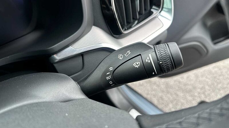 Volvo S60 Plus, B5 mild hybrid, Petrol, Dark (Rear Camera , Apple CarPlay)