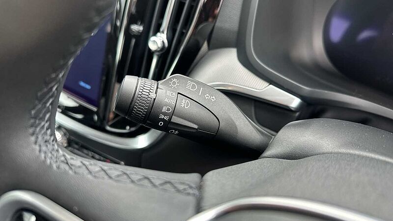 Volvo S60 Plus, B5 mild hybrid, Petrol, Dark (Rear Camera , Apple CarPlay)