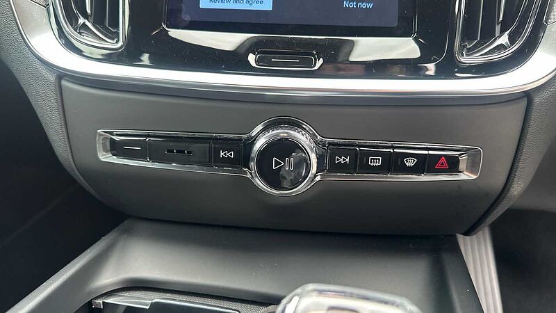 Volvo S60 Plus, B5 mild hybrid, Petrol, Dark (Rear Camera , Apple CarPlay)