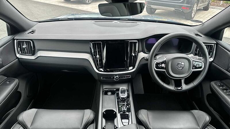 Volvo S60 Plus, B5 mild hybrid, Petrol, Dark (Rear Camera , Apple CarPlay)