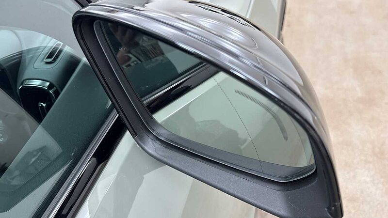 Volvo XC40 Ultra, B4 Mild hybrid, Petrol, Dark (Full Leather Upholstery)