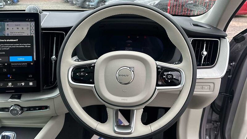 Volvo XC60 Ultra, T8 AWD Plug-in hybrid, Electric/Petrol, Dark (22' Alloy Wheels)