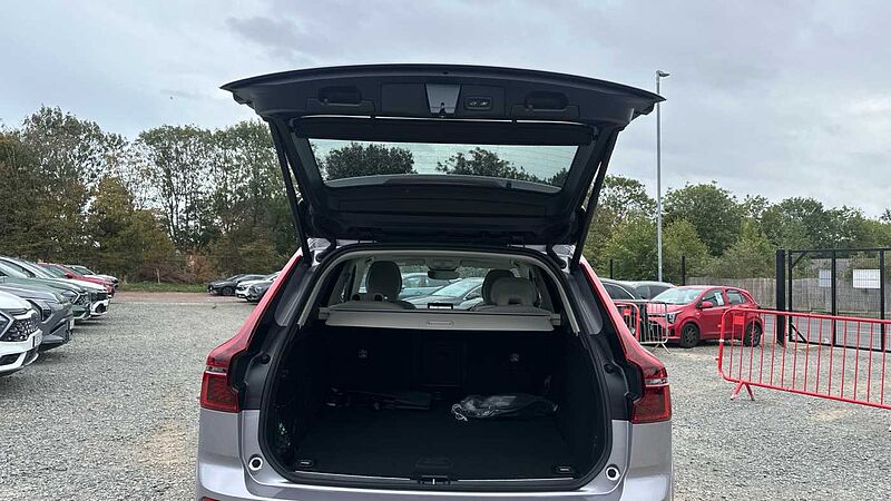 Volvo XC60 Ultra, T8 AWD Plug-in hybrid, Electric/Petrol, Dark (22' Alloy Wheels)