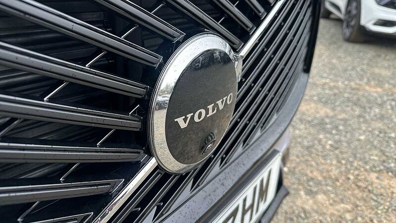 Volvo XC60 Ultra, T8 AWD Plug-in hybrid, Electric/Petrol, Dark (22' Alloy Wheels)