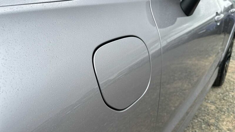 Volvo XC60 Ultra, T8 AWD Plug-in hybrid, Electric/Petrol, Dark (22' Alloy Wheels)