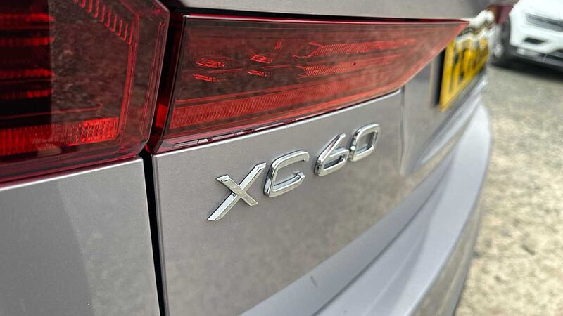 Volvo XC60 Ultra, T8 AWD Plug-in hybrid, Electric/Petrol, Dark (22' Alloy Wheels)