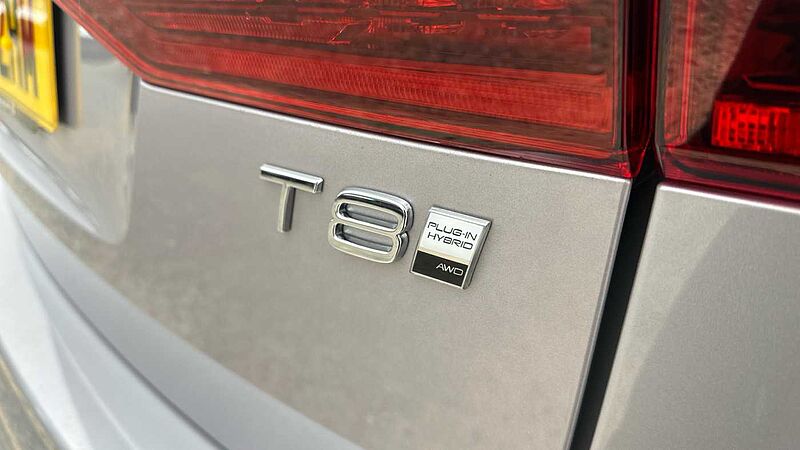 Volvo XC60 Ultra, T8 AWD Plug-in hybrid, Electric/Petrol, Dark (22' Alloy Wheels)