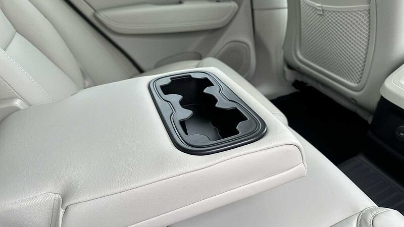 Volvo XC60 Ultra, T8 AWD Plug-in hybrid, Electric/Petrol, Dark (22' Alloy Wheels)