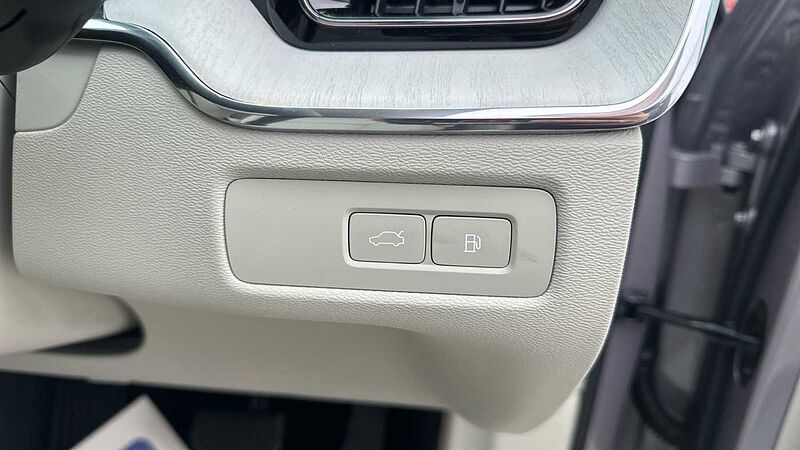 Volvo XC60 Ultra, T8 AWD Plug-in hybrid, Electric/Petrol, Dark (22' Alloy Wheels)