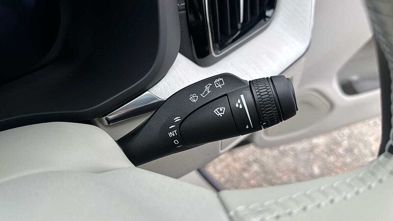 Volvo XC60 Ultra, T8 AWD Plug-in hybrid, Electric/Petrol, Dark (22' Alloy Wheels)