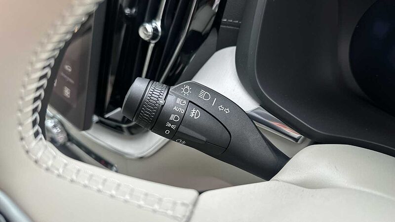Volvo XC60 Ultra, T8 AWD Plug-in hybrid, Electric/Petrol, Dark (22' Alloy Wheels)