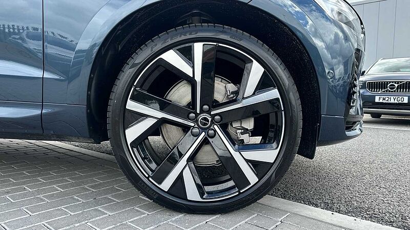 Volvo XC60 Ultra, T8 AWD Plug-in hybrid, Electric/Petrol, Dark ( 22' Alloys )